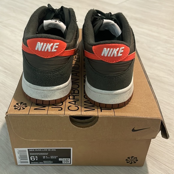 Gradeschool Nike Dunk Low SE Next Nature - ‘Toasty Sequoia’ - Green and Orange - Picture 2 of 2